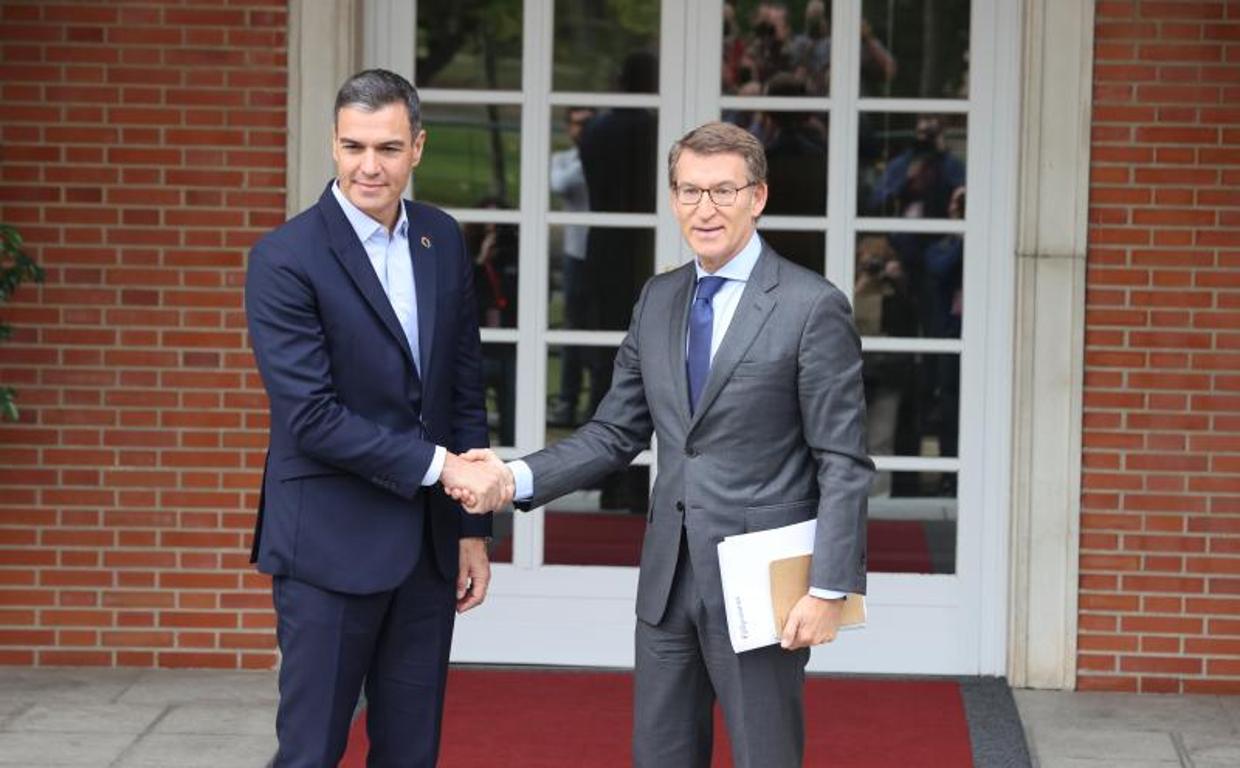 Reunión entre el presidente del Gobierno Pedro Sánchez y el líder del PP, Alberto Núñez Feijóo en la Moncloa el pasado 10 de octubre