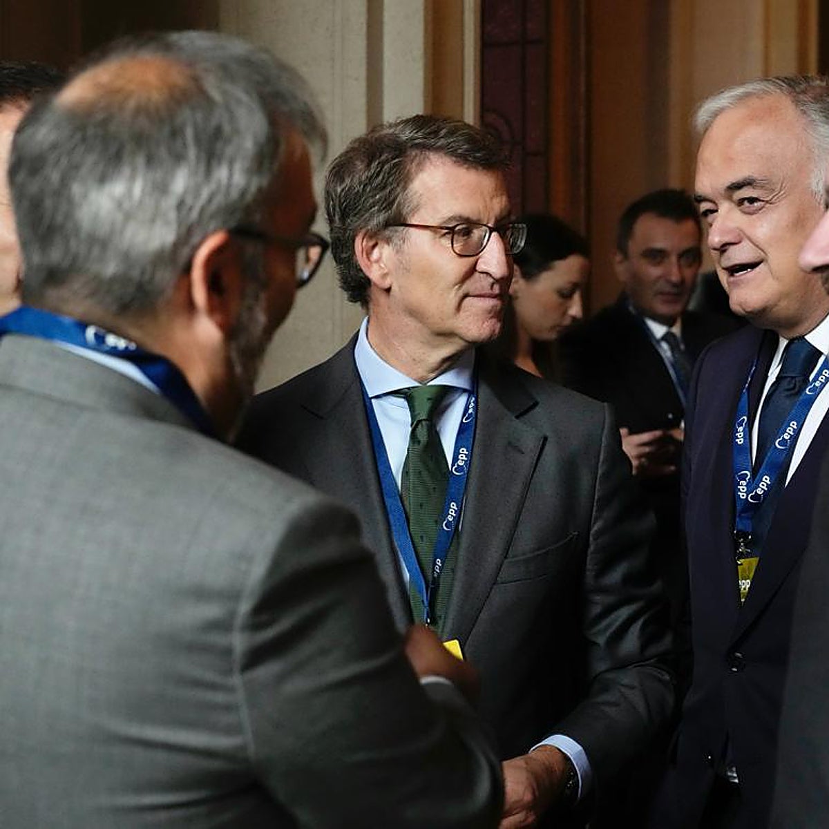 Feijóo incluye la ley Trans en la lista de normas que derogará si llega al Palacio de la Moncloa