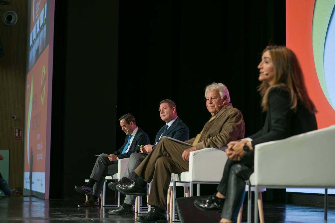 Las imágenes del recibimiento a Felipe González en Toledo