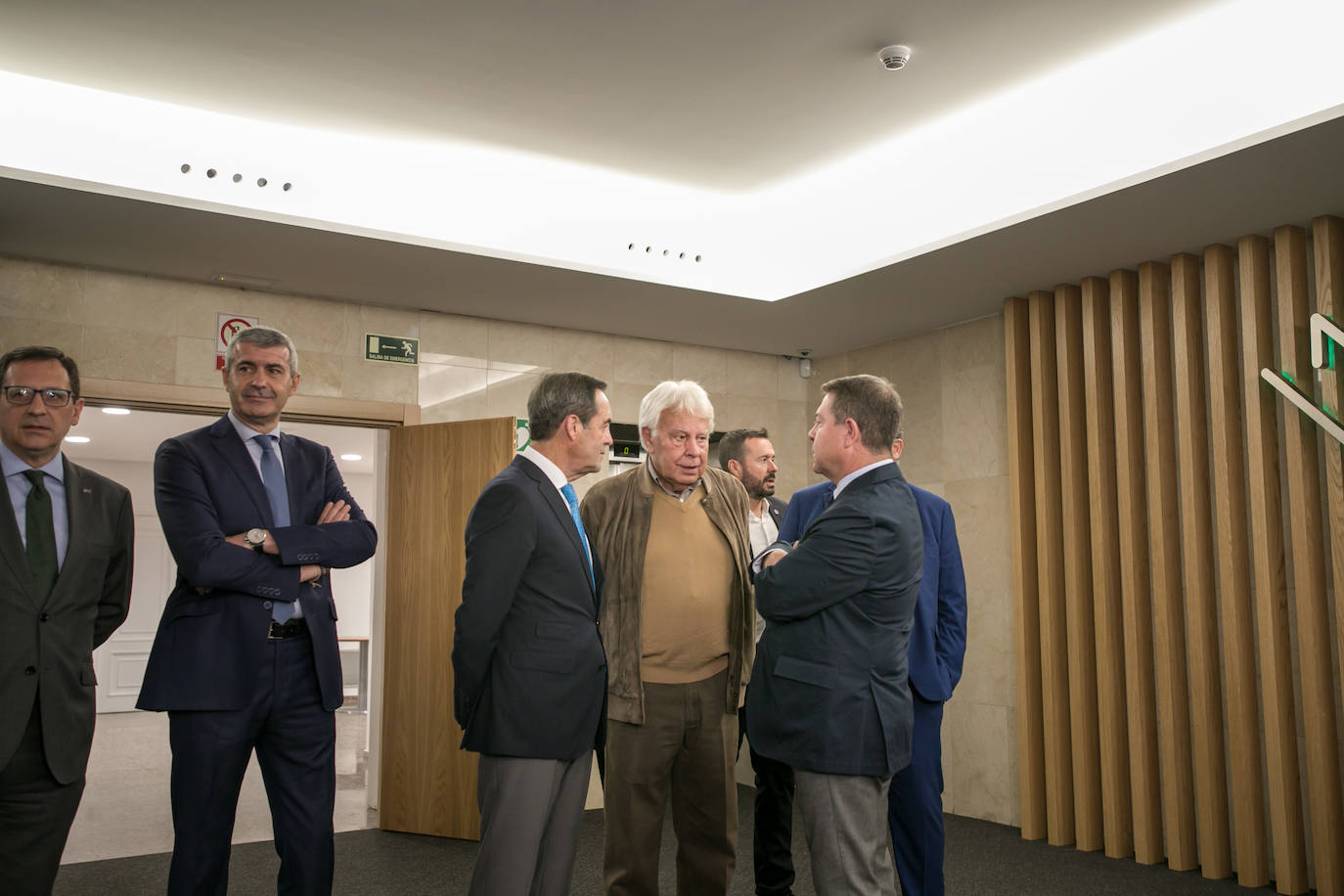 Las imágenes del recibimiento a Felipe González en Toledo