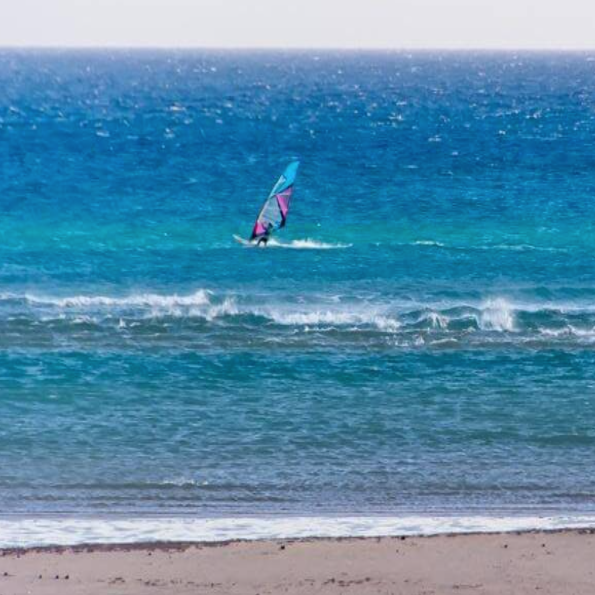 Muere un windsurfista ahogado a apenas 200 metros de la costa