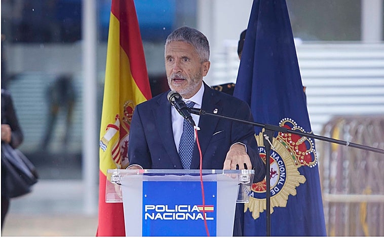 Marlaska, sobre el mando de la Policía Nacional relevado en Valencia: «Sus palabras sobre los inmigrantes son graves y falsas»