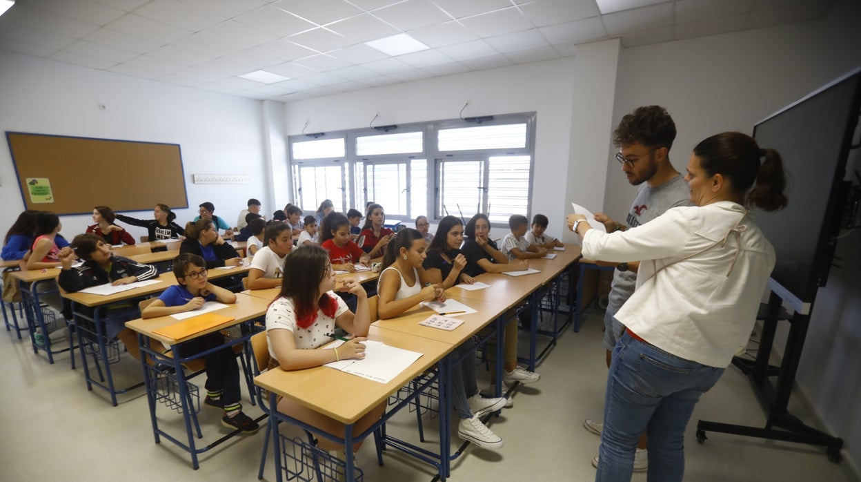 LOS  PROFESORES ANDALUCES  SE LLEVAN DEBERES A CASA