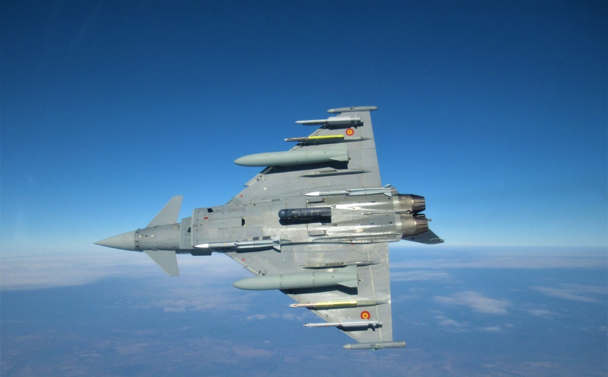 Eurofighter español armado con misiles en una misión en Bulgaria