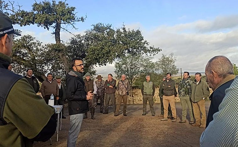 Sevilleja de la Jara acoge la primera montería pública pionera en España en el uso de munición sin plomo