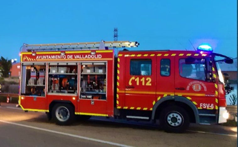 Los Bomberos logran que un joven desista de su intento de tirarse al vacío desde una grúa de obra en Valladolid