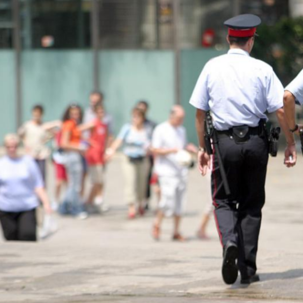 El conseller Elena abre la caja de Pandora de los Mossos