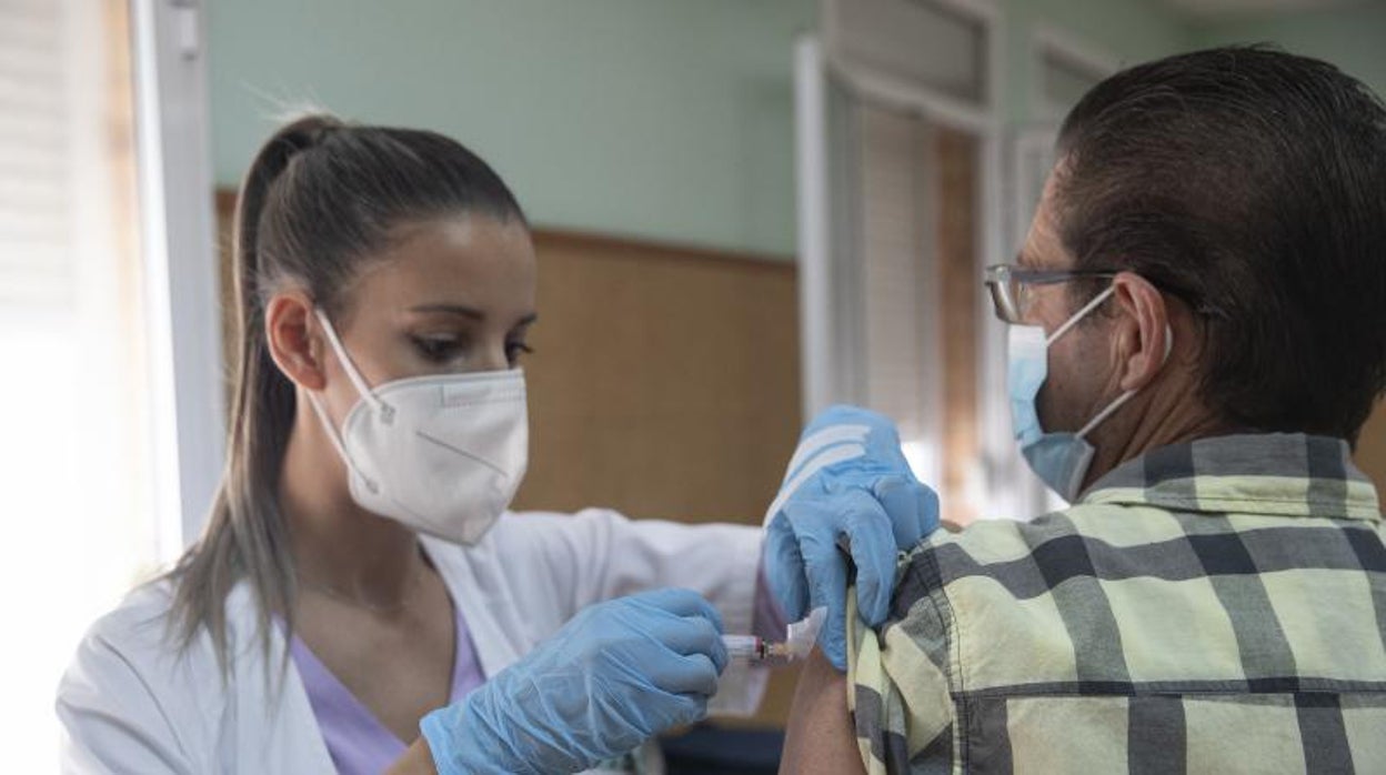 La gripe llega adelantada y «con más fuerza» a Andalucía