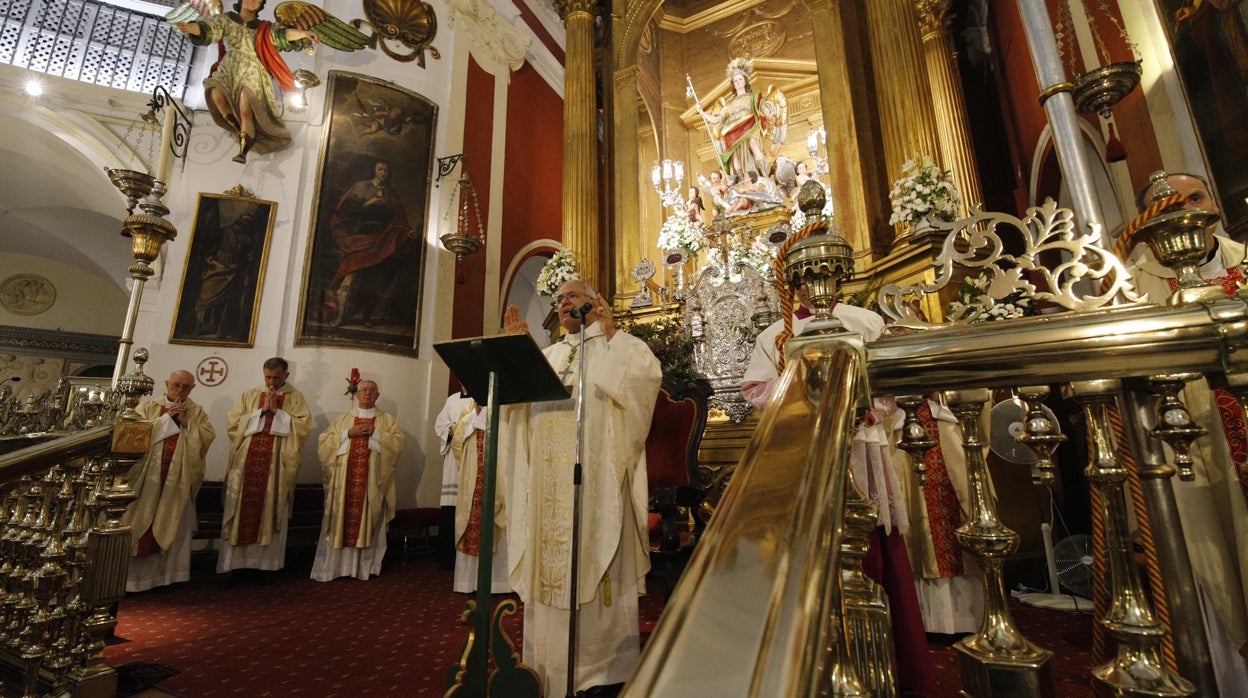 El obispo llama ante San Rafael a luchar por recuperar los barrios pobres de Córdoba