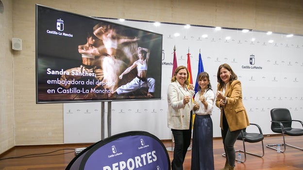 Sánchez con Rosa Ana Rodríguez y Blanca Fernández