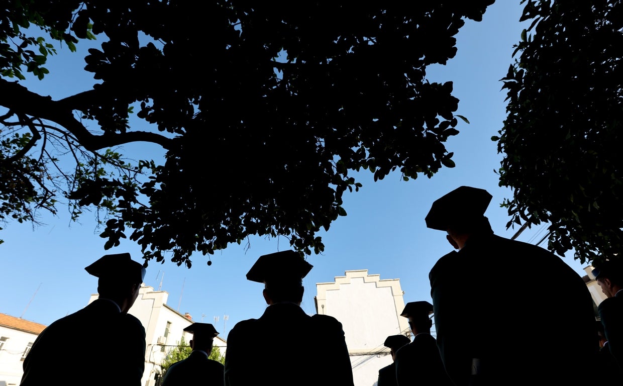 Guardias civiles en el patio de la Comandancia de la Guardia Civil