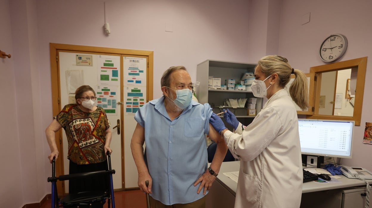 La gripe común se adelanta y alcanza ya un pico de afectados en Córdoba