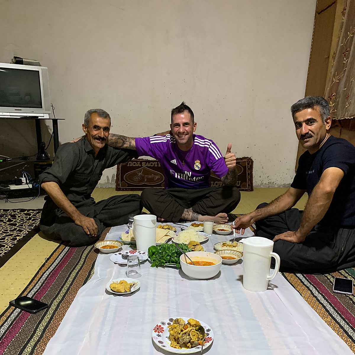 El aventurero madrileño que viajaba a pie al Mundial de Qatar se encuentra encarcelado en Irán