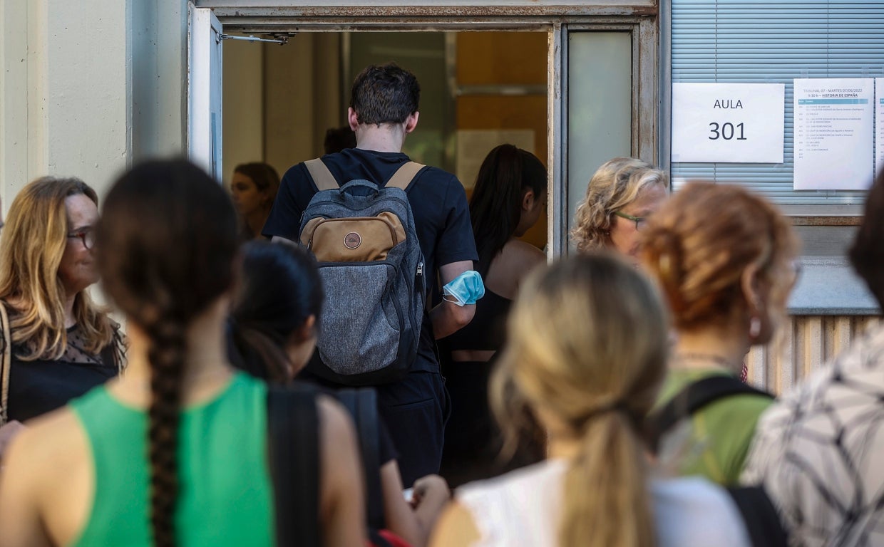 Imagen de archivo de estudiantes en una universidad de Valencia