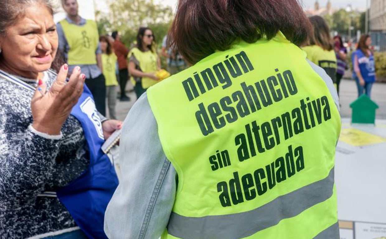 Una mujer de 92 años denuncia que un «error» judicial la deja al borde del desahucio