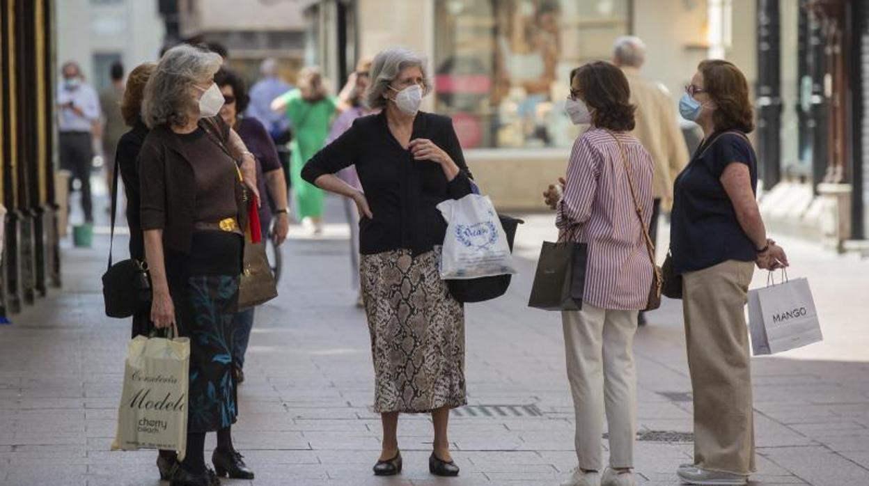 Los lugares donde todavía hay que llevar puesta la mascarilla en Andalucía y hasta cuándo