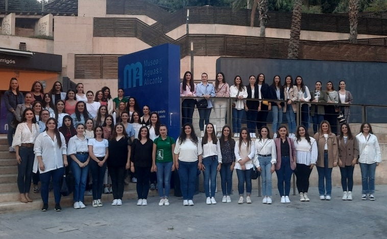 Las candidatas a Bellea del Foc visitan el Museo de Aguas de Alicante