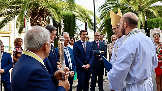El obispo de Chachapoyas (Amazonas), José Ignacio Alemany, con los hermanos del Rocío