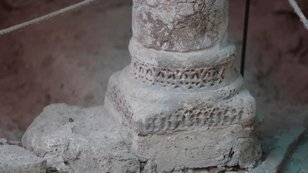 Basa de una columna de los baños árabes de San Pedro