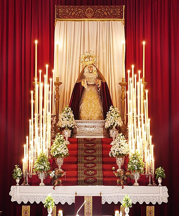 Altar de cultos a María Santísima de la Caridad, en la parroquia de San Andrés