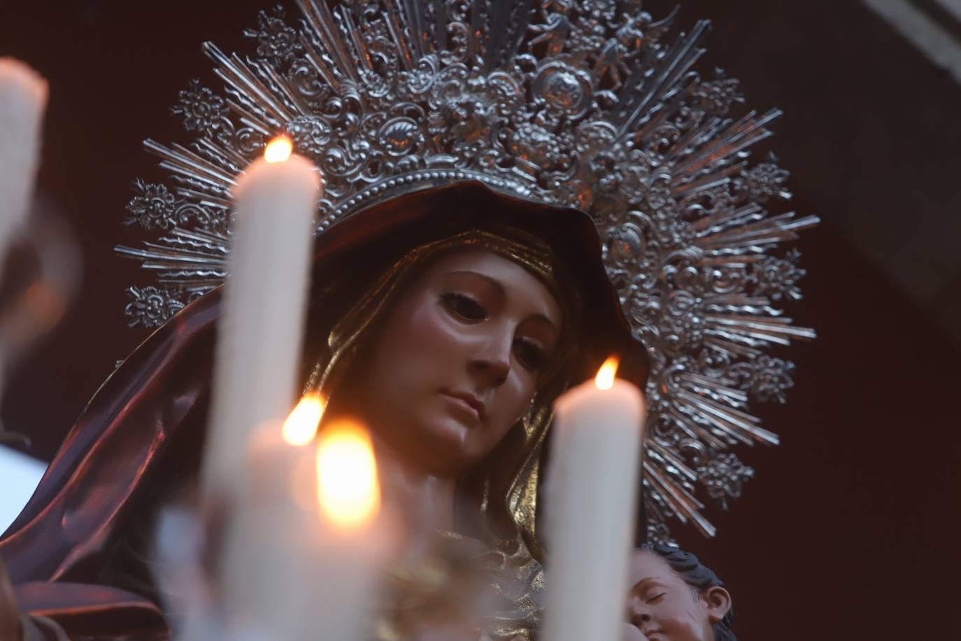 La solemne procesión de la Virgen del Amparo en Córdoba, en imágenes