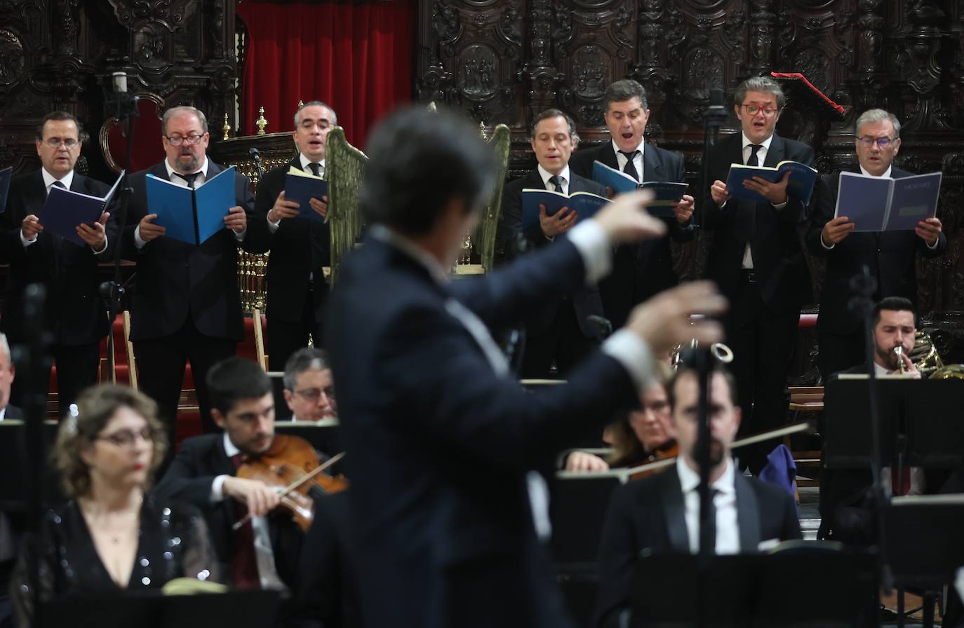 El sobrecogedor &#039;Requiem&#039; de Mozart en la Mezquita-Catedral de Córdoba, en imágenes