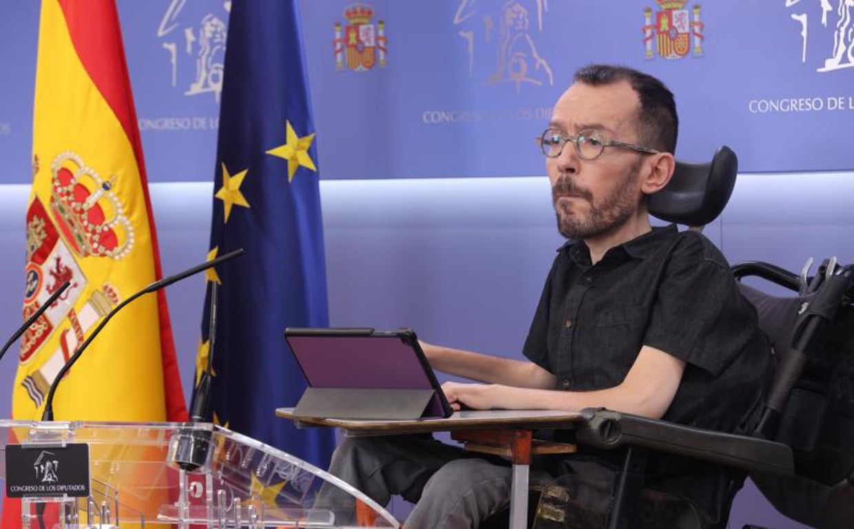 Pablo Echenique durante una rueda de prensa en el Congreso de los Diputados