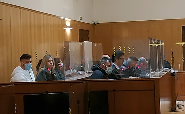 Los cuatro de la 'Banda del BMW' que asaltaron cinco gasolineras seguirán en prisión tras pactar penas de 3 años