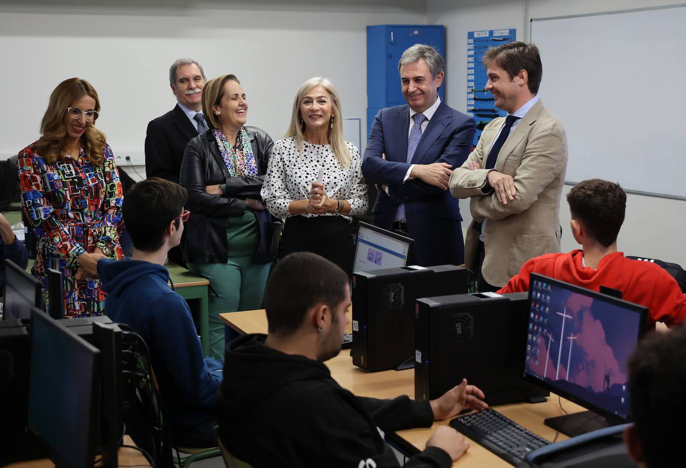 La visita de la consejera de Educación al instituto Maimónides, de Córdoba, en imágenes