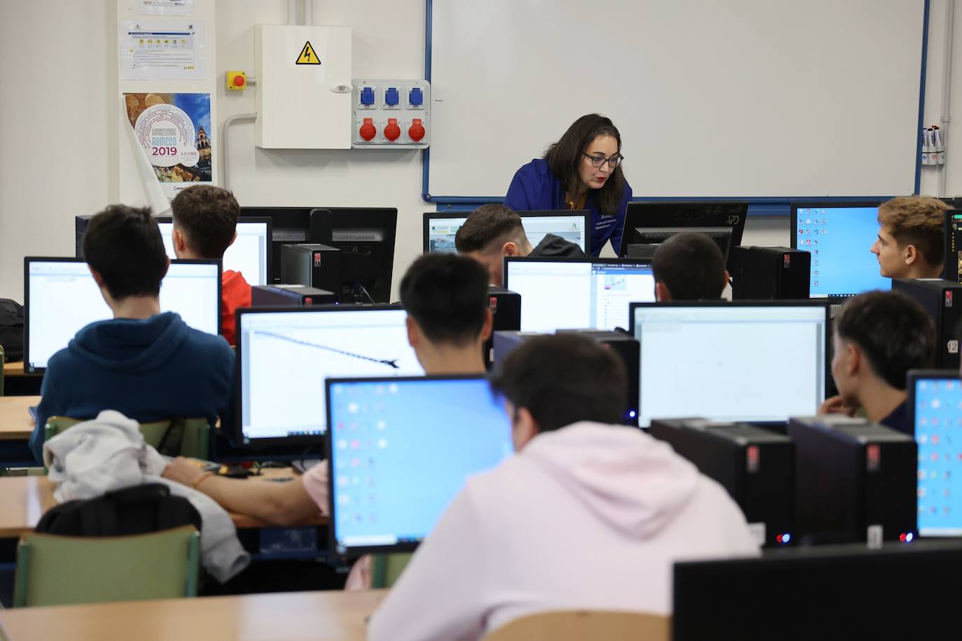 La visita de la consejera de Educación al instituto Maimónides, de Córdoba, en imágenes