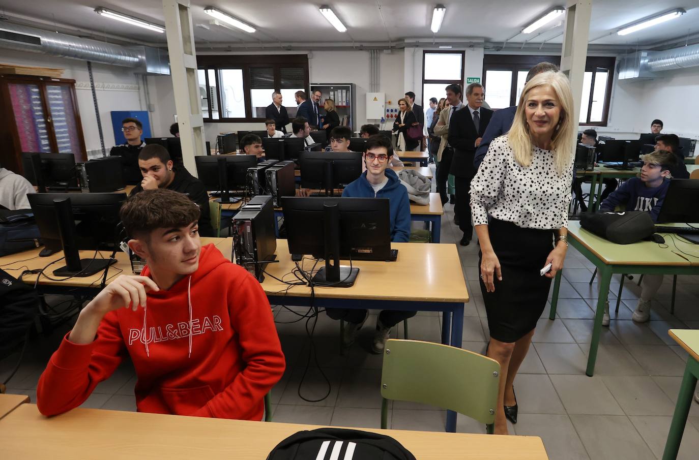La visita de la consejera de Educación al instituto Maimónides, de Córdoba, en imágenes