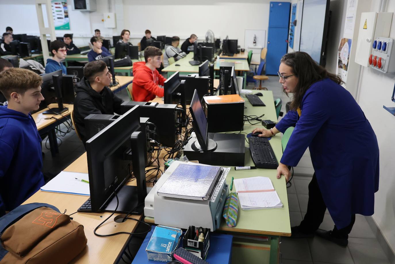 La visita de la consejera de Educación al instituto Maimónides, de Córdoba, en imágenes