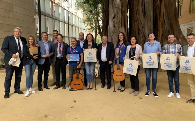 Las Cortes Valencianas apoyan una iniciativa pionera en España para introducir la música en el sistema sanitario