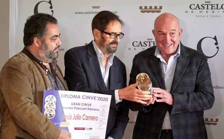 Carnero recibe el Gran Cinve 'Premio Pascual Herrera 2020' por su compromiso con el medio rural