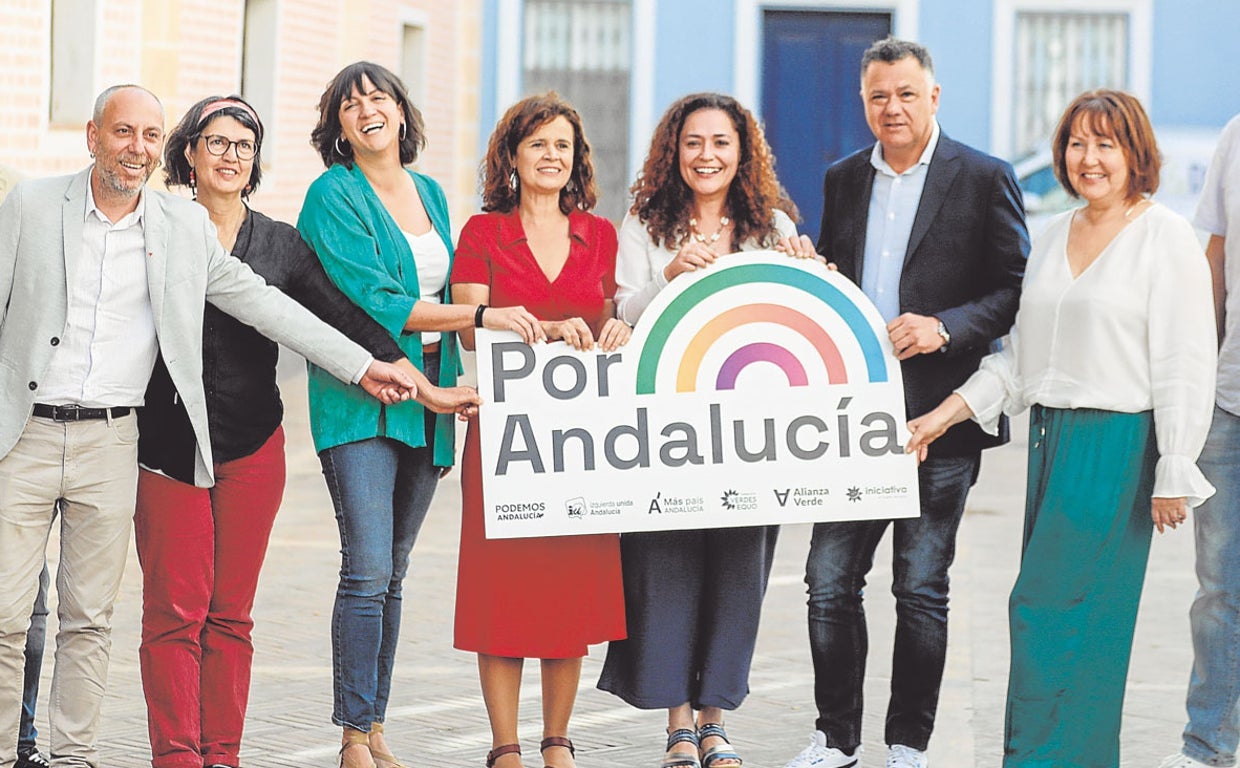 Miembros de Podemos e IU en la presentación en Sevilla de Por Andalucía