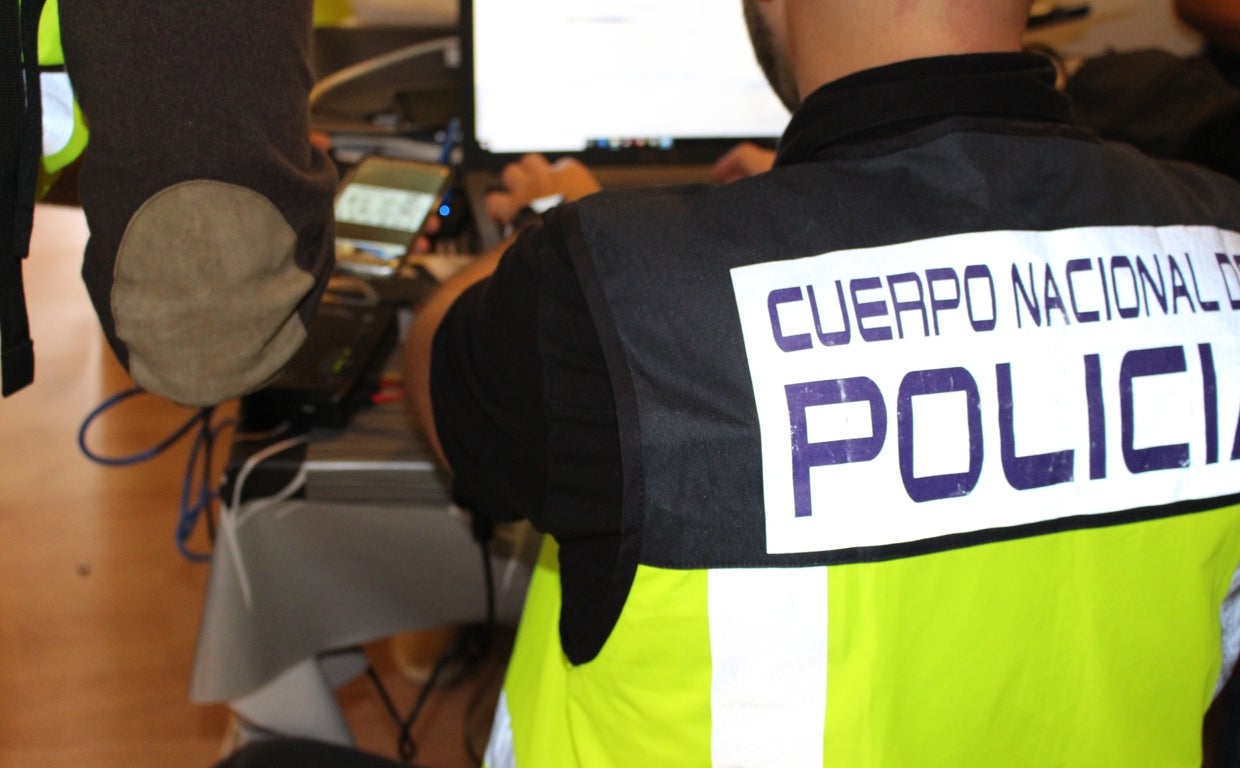 Imagen de archivo de un agente de la Policía Nacional en Valencia