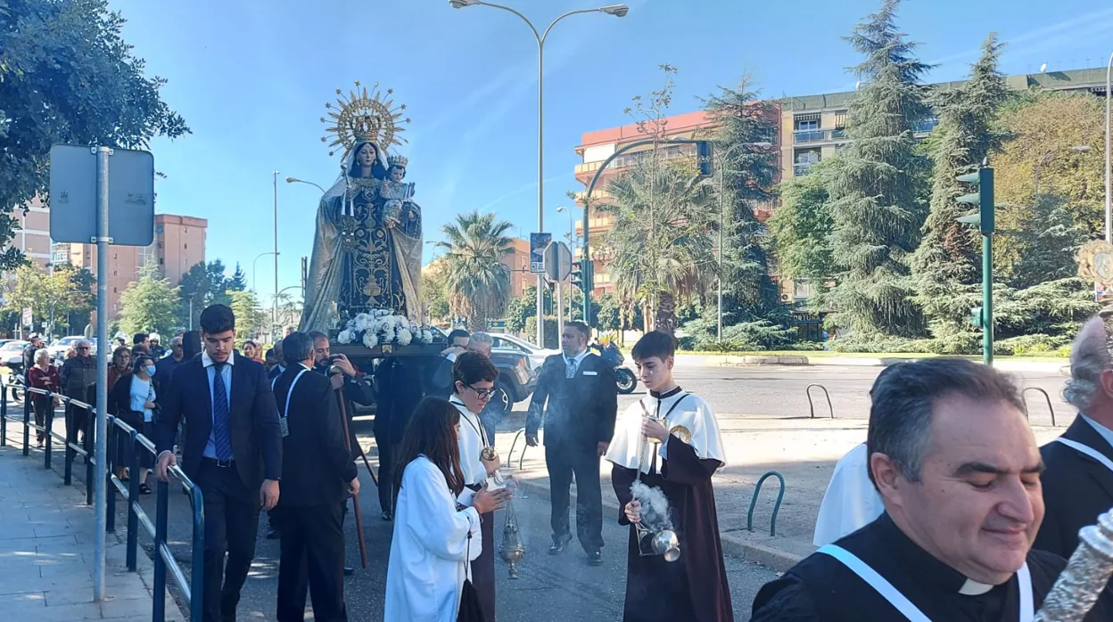La Virgen del Carmen de Puerta Nueva visita el cementerio de San Rafael de Córdoba