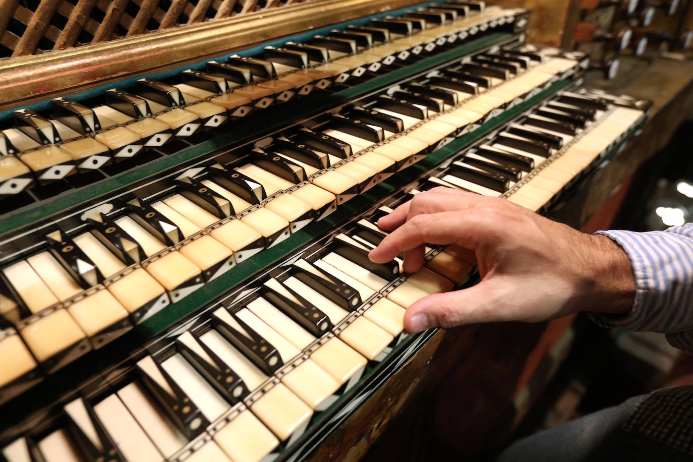 Los tres teclados de marfil y ébano del órgano de Echevarría de 1775