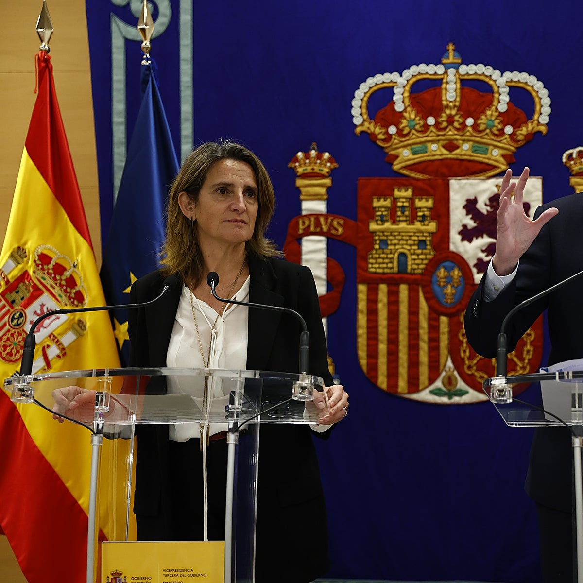 Ribera se enroca en cambiar el Estatuto para gestionar el litoral