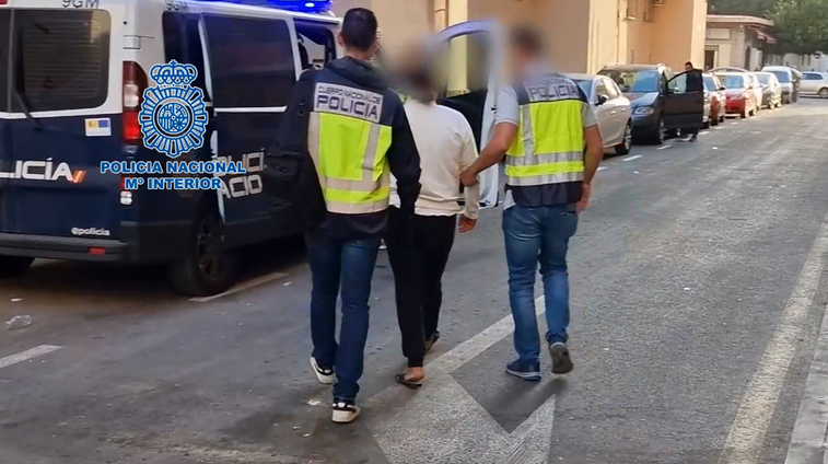 Cinco detenidos por obligar a mendigar a un hombre con discapacidad en Alicante