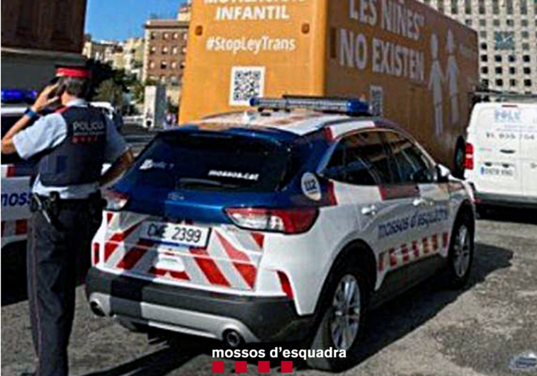 Los Mossos inmovilizan en Barcelona el autobús de Hazte Oír por consignas contra la Ley Trans