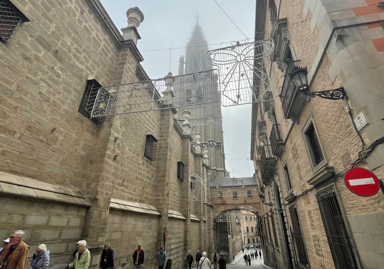 Toledo ya cuelga sus primeras luces de Navidad, a poco más de un mes de las fiestas