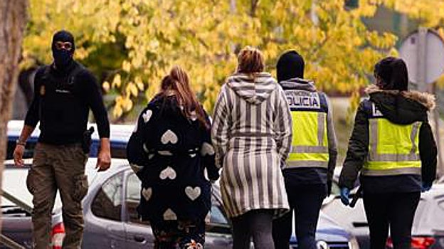 Detención de mujeres del clan de los Jiménez, en la calle de Cullera, en noviembre de 2020