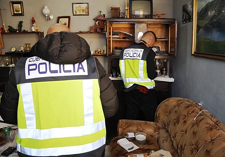 Detenido en León un hombre de 60 años con diverso material de pornografía infantil