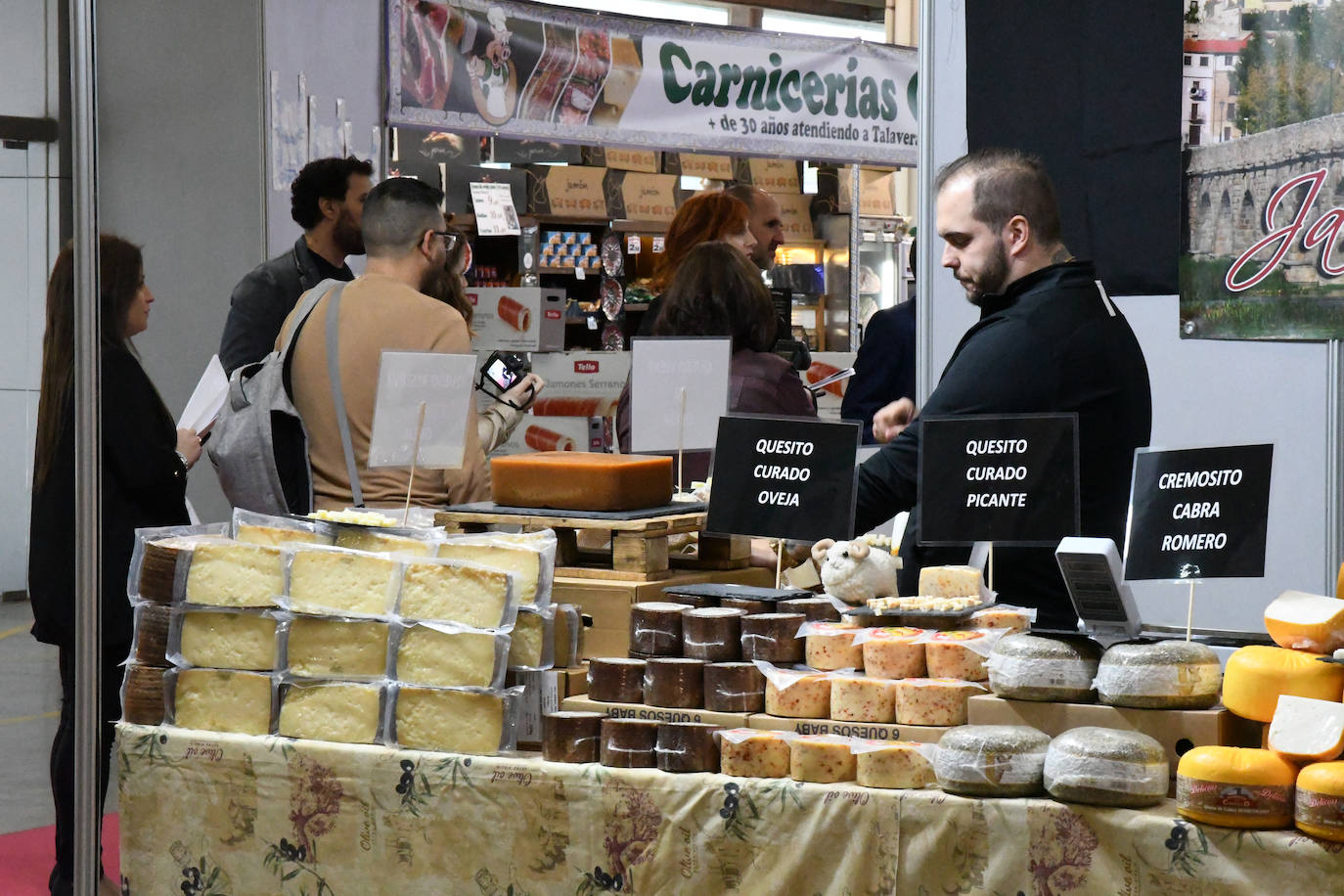Un recorrido gastronómico por la I Feria de la Alimentación de Talavera