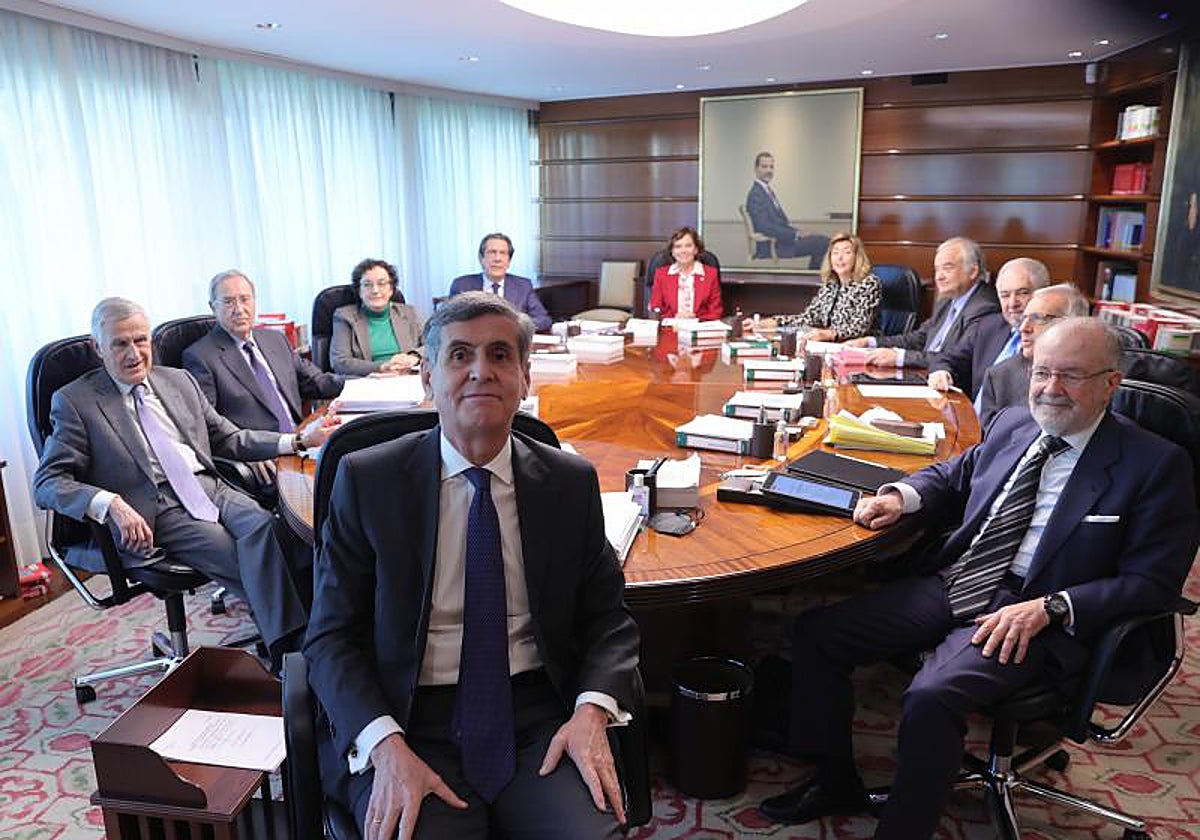 Reunión del Pleno del Tribunal Constitucional presidida por Pedro José González Trevijano