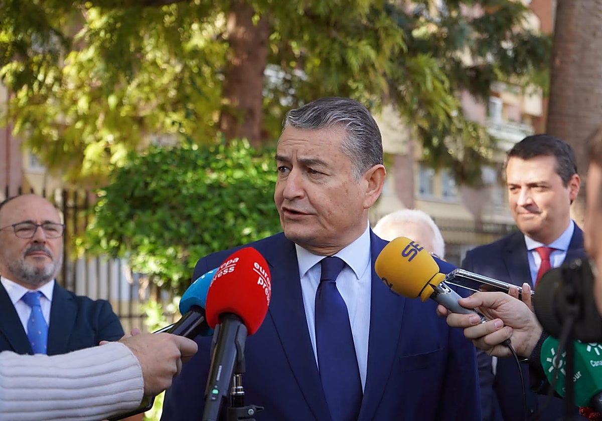 El consejero de Presidencia, Antonio Sanz, durante su visita este sábado a Córdoba