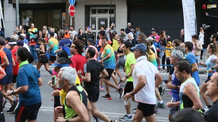 El presidente de la Diputación disputa una media maratón entre Alicante, Elche y Santa Pola