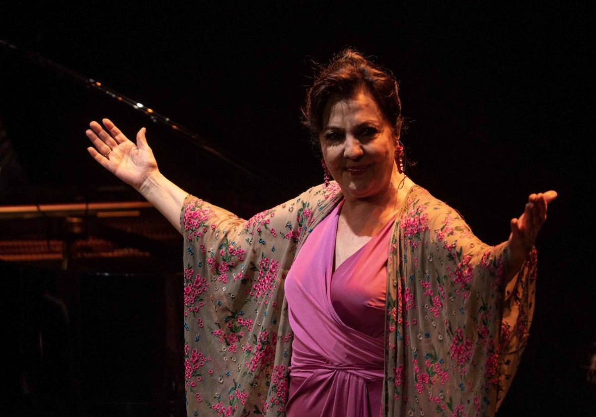 Un momento de la actuación de la cantaora Carmen Linares en el Gran Teatro