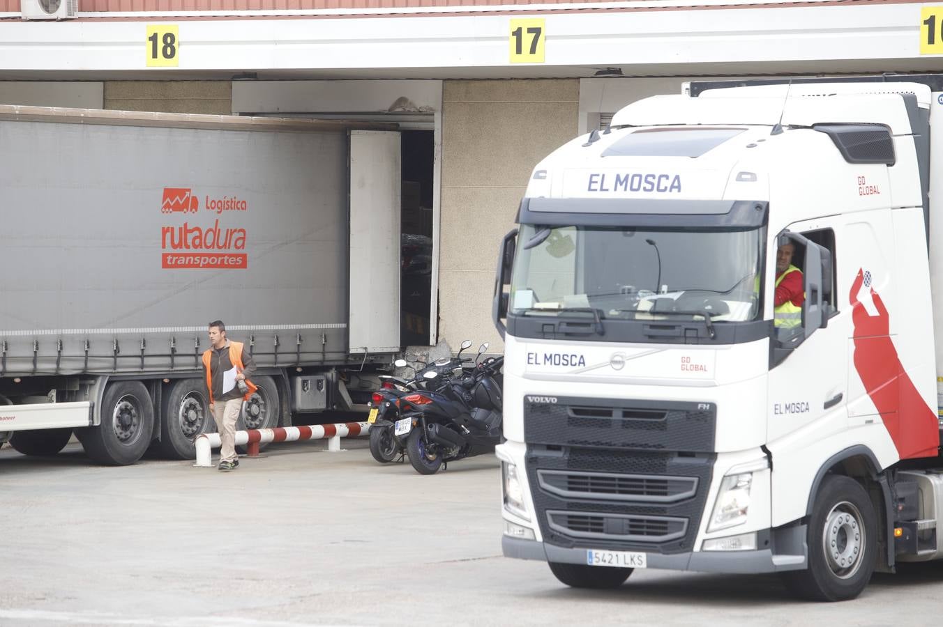 Paro del transporte en Córdoba, imágenes de un arranque sin incidencias